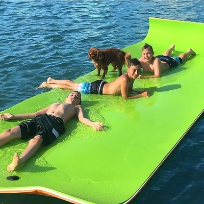 Độ bền thoải mái ngoài trời XPE Foam Pad Floating Blanket Waterproof Tear Resistant Eye Catching Color cho ngoài trời