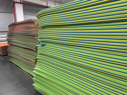 Kích thước lớn 3 lớp chống nước mắt XPE bọt bơi nổi đảo Pad ngoài trời nổi thảm nước cho bãi biển hồ đại dương